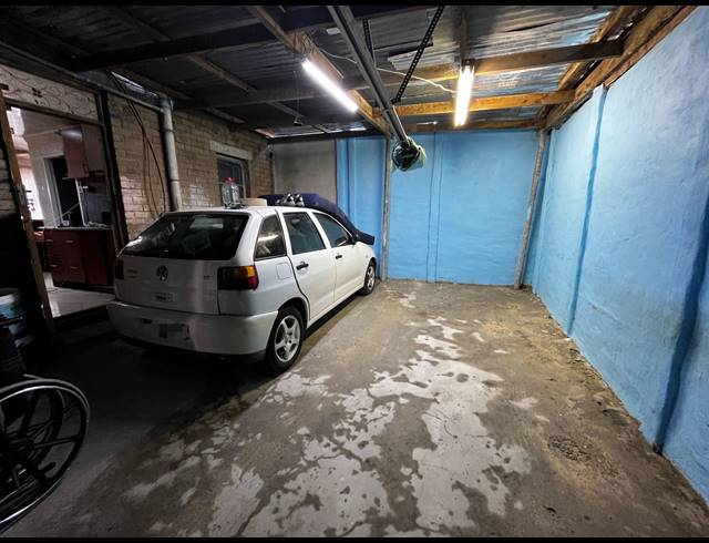 3 BEDROOM FREEHOLD FOR SALE IN MANENBERG